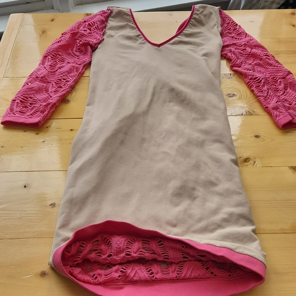 Bebe Lace Overlay Fitted Long Sleeve Dress Pink Cream M L - Picture 14 of 15